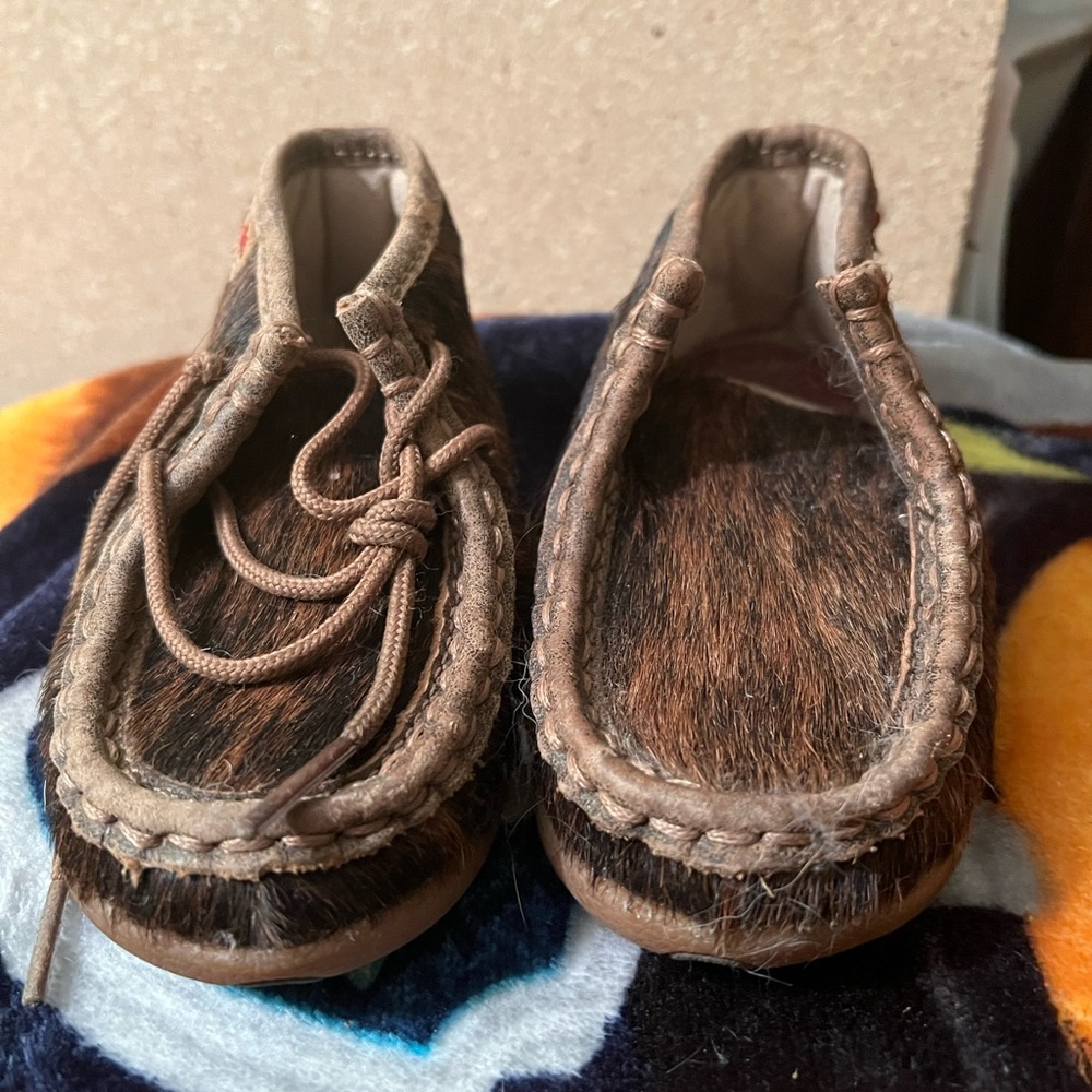 Twisted x tolddler shoes missing a lace